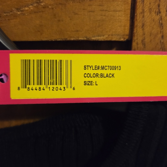 Chic Black Ribbed Top - Picture 8 of 12